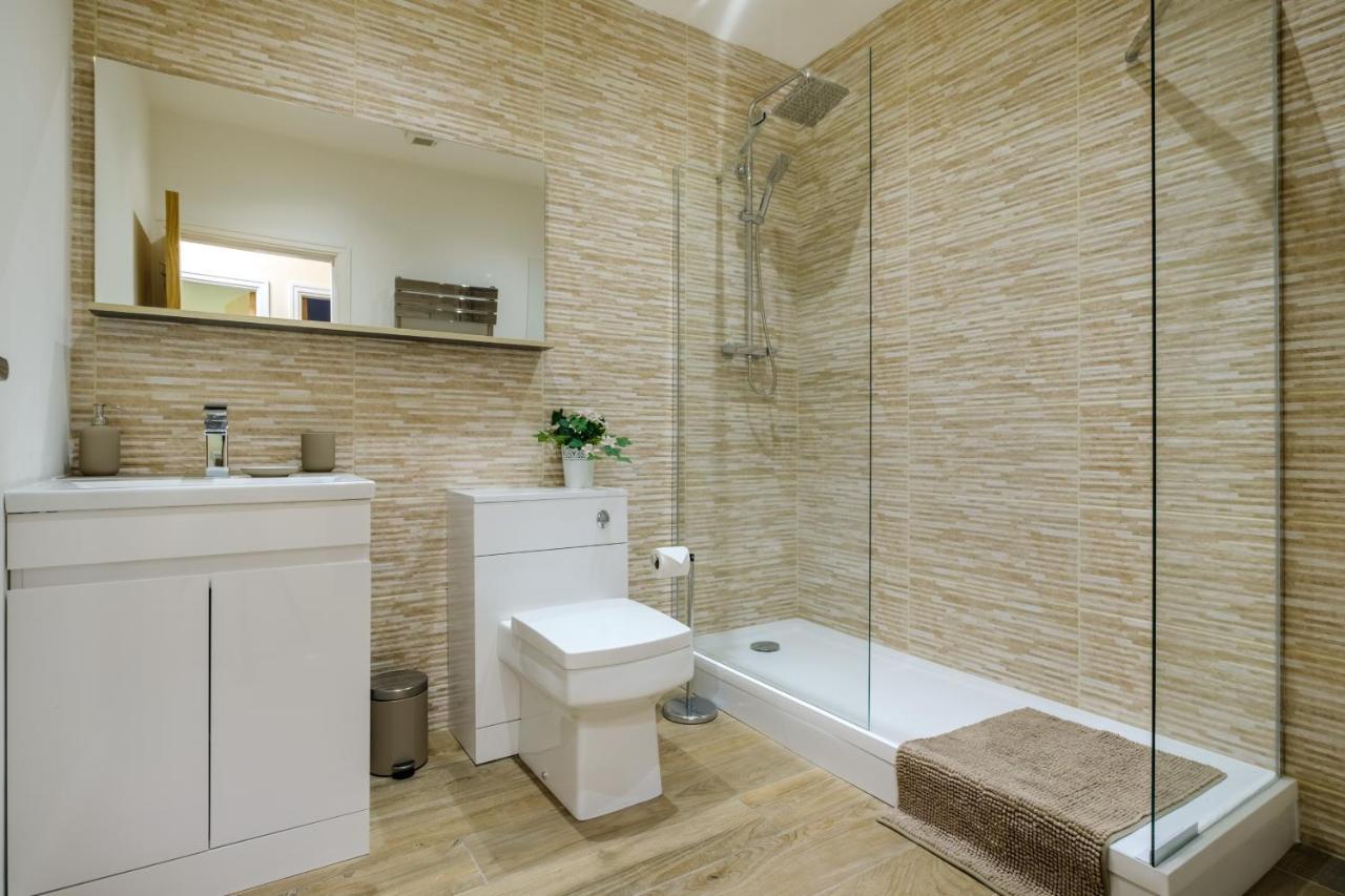 Flat 2, The Old Antiques Warehouse - Free Off-Site Health Club Access With Pool, Sauna, Steam Room & Gym 보우네스온윈더미어 외부 사진