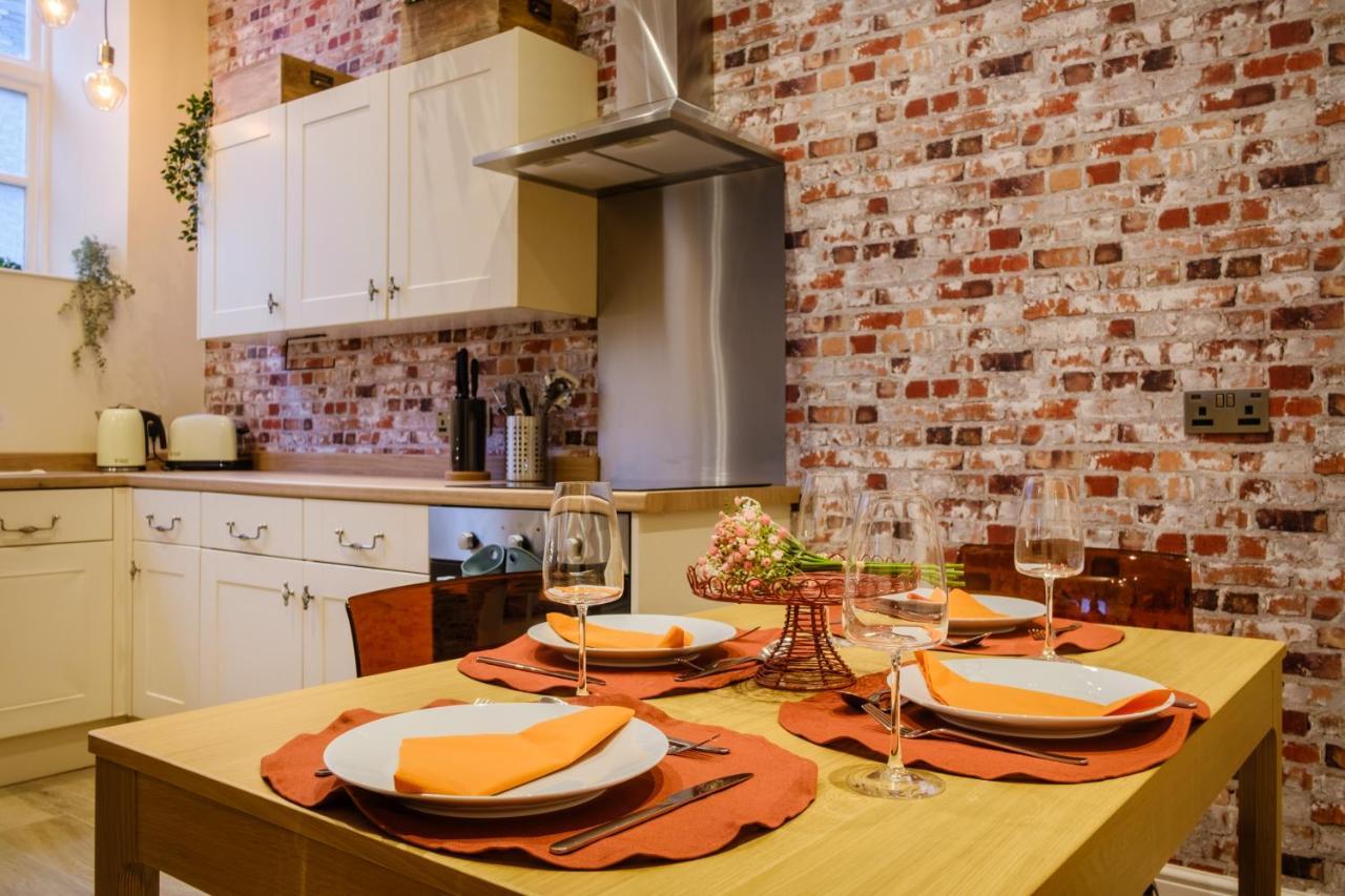 Flat 2, The Old Antiques Warehouse - Free Off-Site Health Club Access With Pool, Sauna, Steam Room & Gym 보우네스온윈더미어 외부 사진
