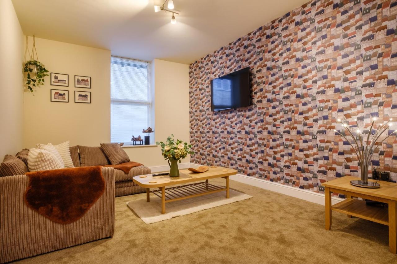 Flat 2, The Old Antiques Warehouse - Free Off-Site Health Club Access With Pool, Sauna, Steam Room & Gym 보우네스온윈더미어 외부 사진