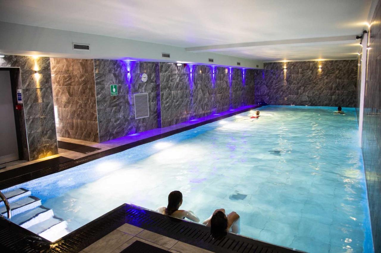 Flat 2, The Old Antiques Warehouse - Free Off-Site Health Club Access With Pool, Sauna, Steam Room & Gym 보우네스온윈더미어 외부 사진