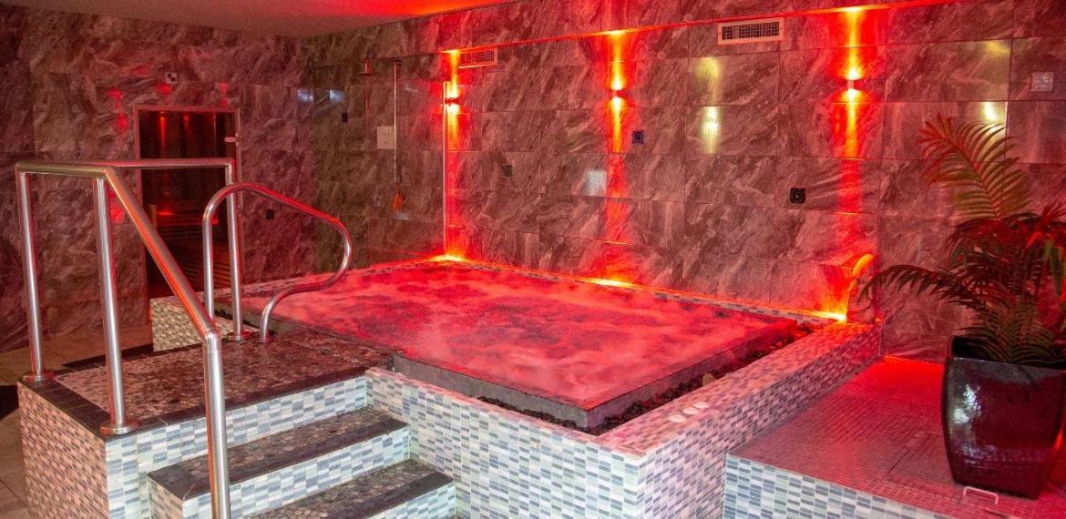 Flat 2, The Old Antiques Warehouse - Free Off-Site Health Club Access With Pool, Sauna, Steam Room & Gym 보우네스온윈더미어 외부 사진